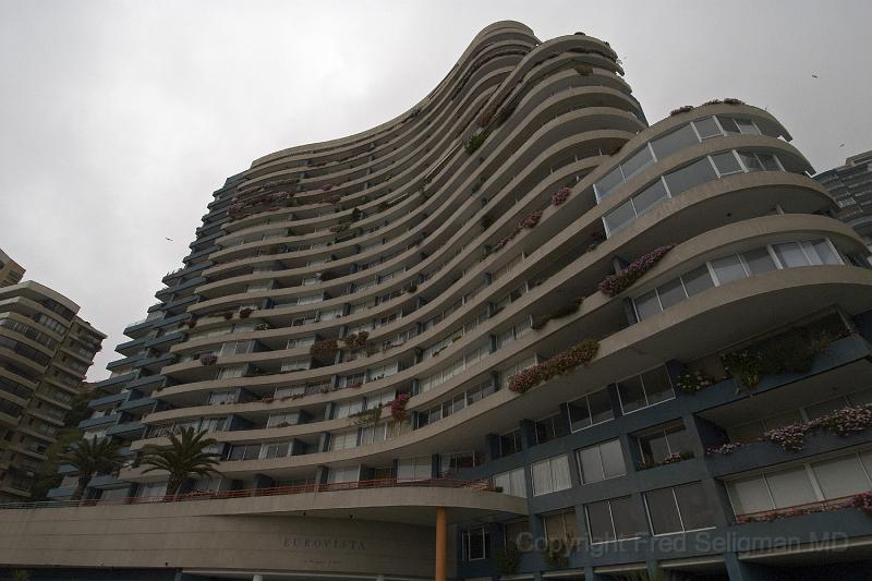 20071221 124104 D200 3900x2600.jpg - High-rises, Vina des Mar,  Chile. Looks like Miami Beach